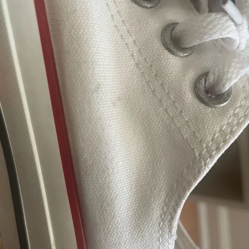 Converse Chuck Taylor All-Star Unisex White Low Top Sneakers Women’s 7 Men’s 5 - Picture 12 of 16
